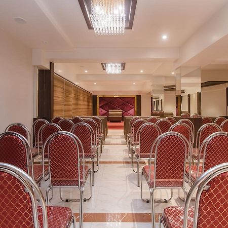 Oyo 13089 Hotel Gold Crest ナビムンバイ エクステリア 写真
