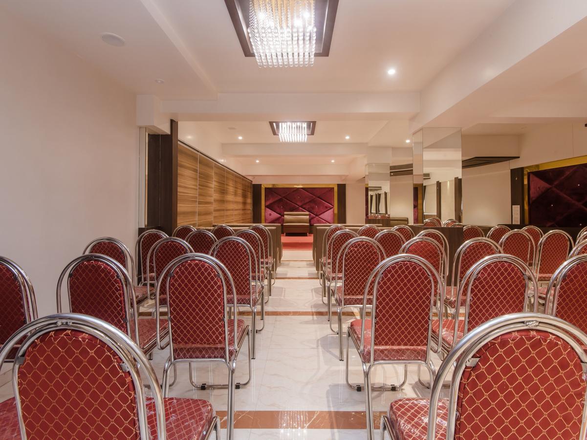 Oyo 13089 Hotel Gold Crest ナビムンバイ エクステリア 写真