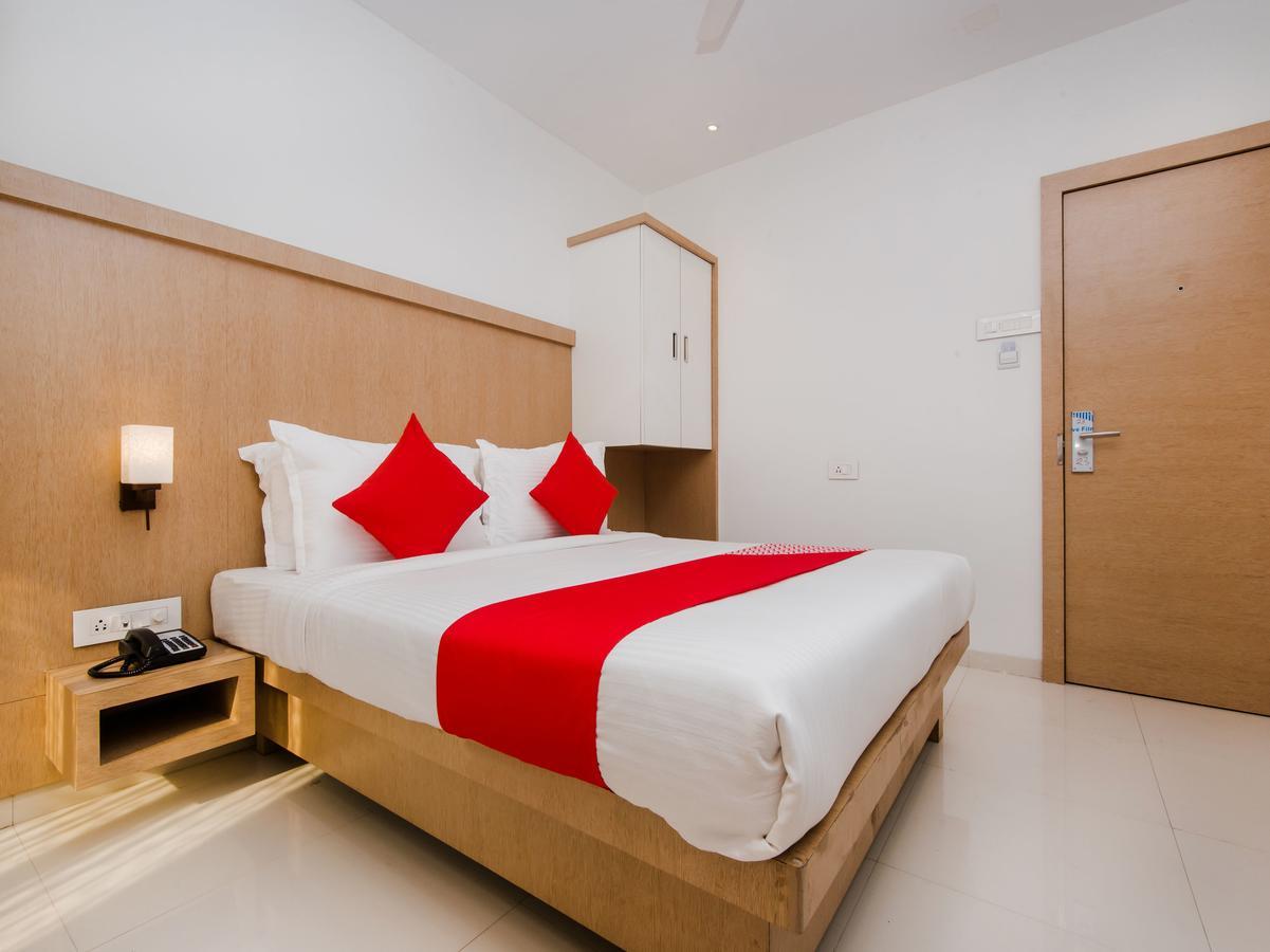 Oyo 13089 Hotel Gold Crest ナビムンバイ エクステリア 写真