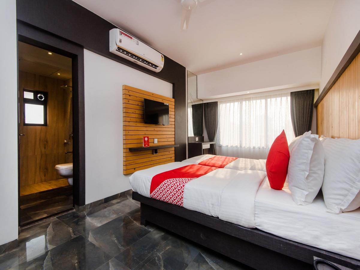 Oyo 13089 Hotel Gold Crest ナビムンバイ エクステリア 写真