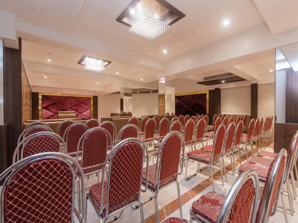 Oyo 13089 Hotel Gold Crest ナビムンバイ エクステリア 写真