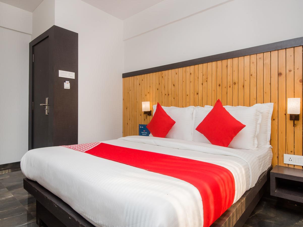 Oyo 13089 Hotel Gold Crest ナビムンバイ エクステリア 写真
