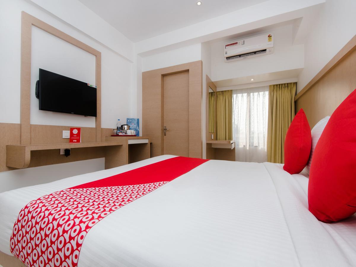 Oyo 13089 Hotel Gold Crest ナビムンバイ エクステリア 写真