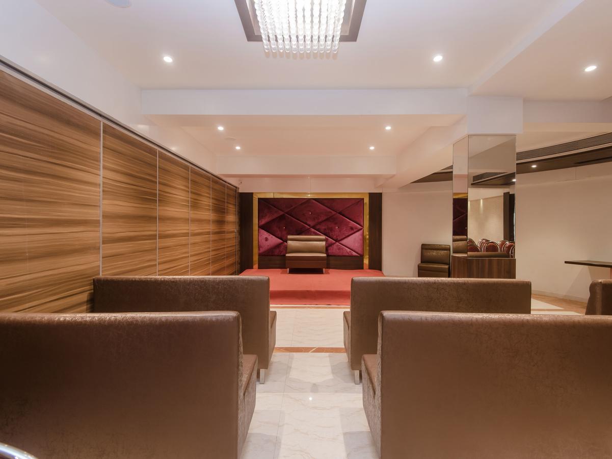 Oyo 13089 Hotel Gold Crest ナビムンバイ エクステリア 写真