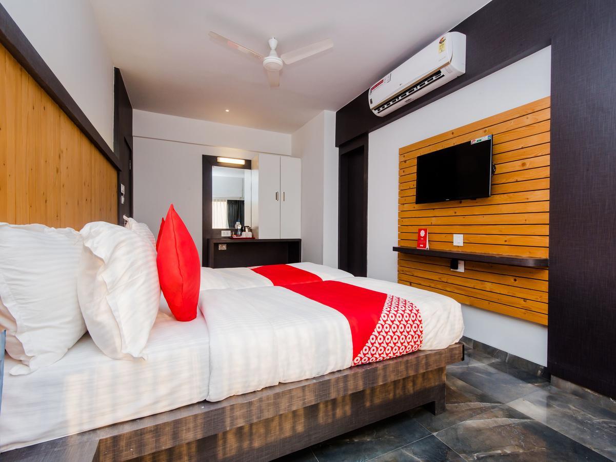 Oyo 13089 Hotel Gold Crest ナビムンバイ エクステリア 写真