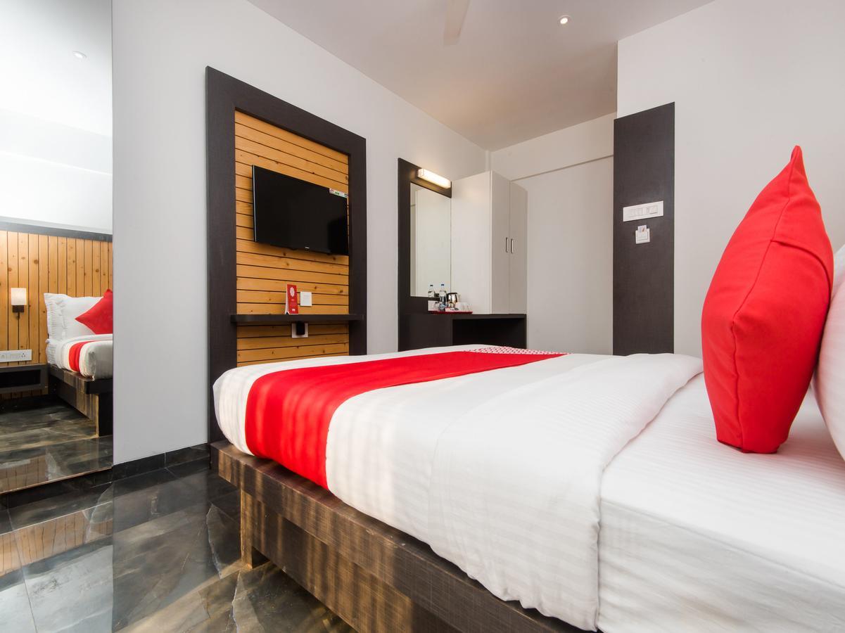 Oyo 13089 Hotel Gold Crest ナビムンバイ エクステリア 写真