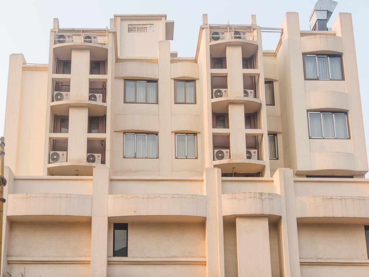 Oyo 13089 Hotel Gold Crest ナビムンバイ エクステリア 写真