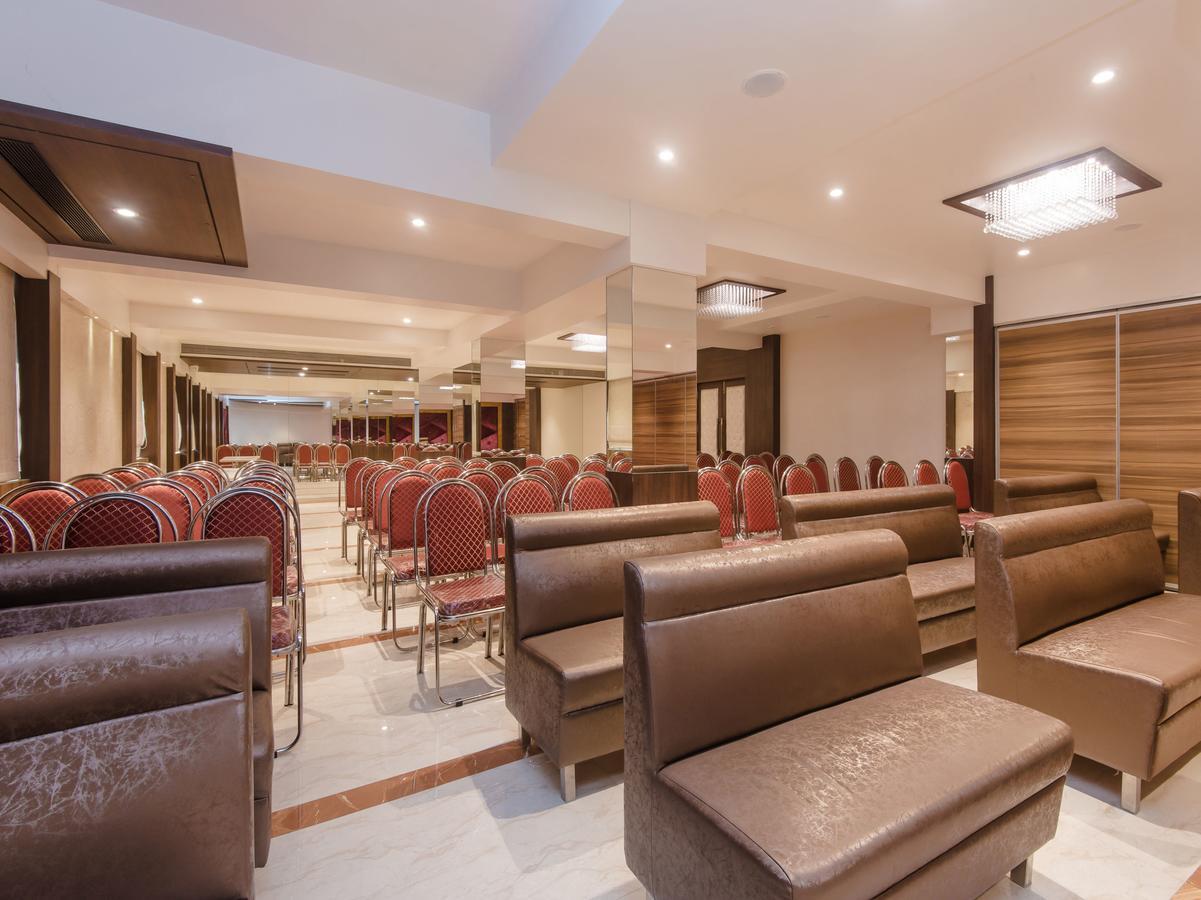 Oyo 13089 Hotel Gold Crest ナビムンバイ エクステリア 写真